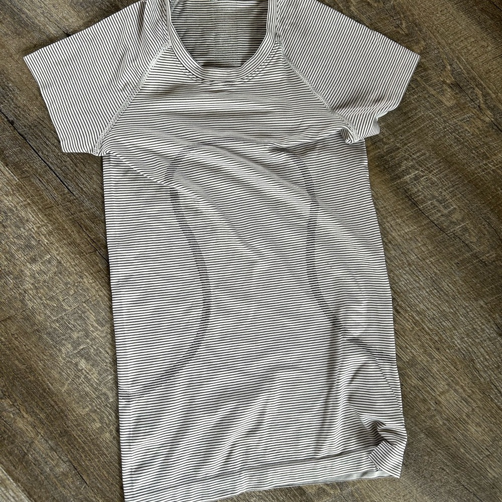 Lululemon Athletica Gray Fitted Short Sleeve T-Shirt